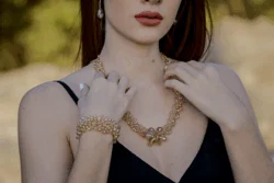 5 Tips on How to Choose Between a Gold Necklace and Ring