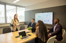 Leadership Qualities: Traits & Tips to Become a Good Leader