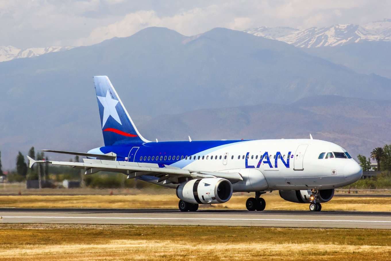 Чили самолет. Santiago Airlines. Лань самолет.