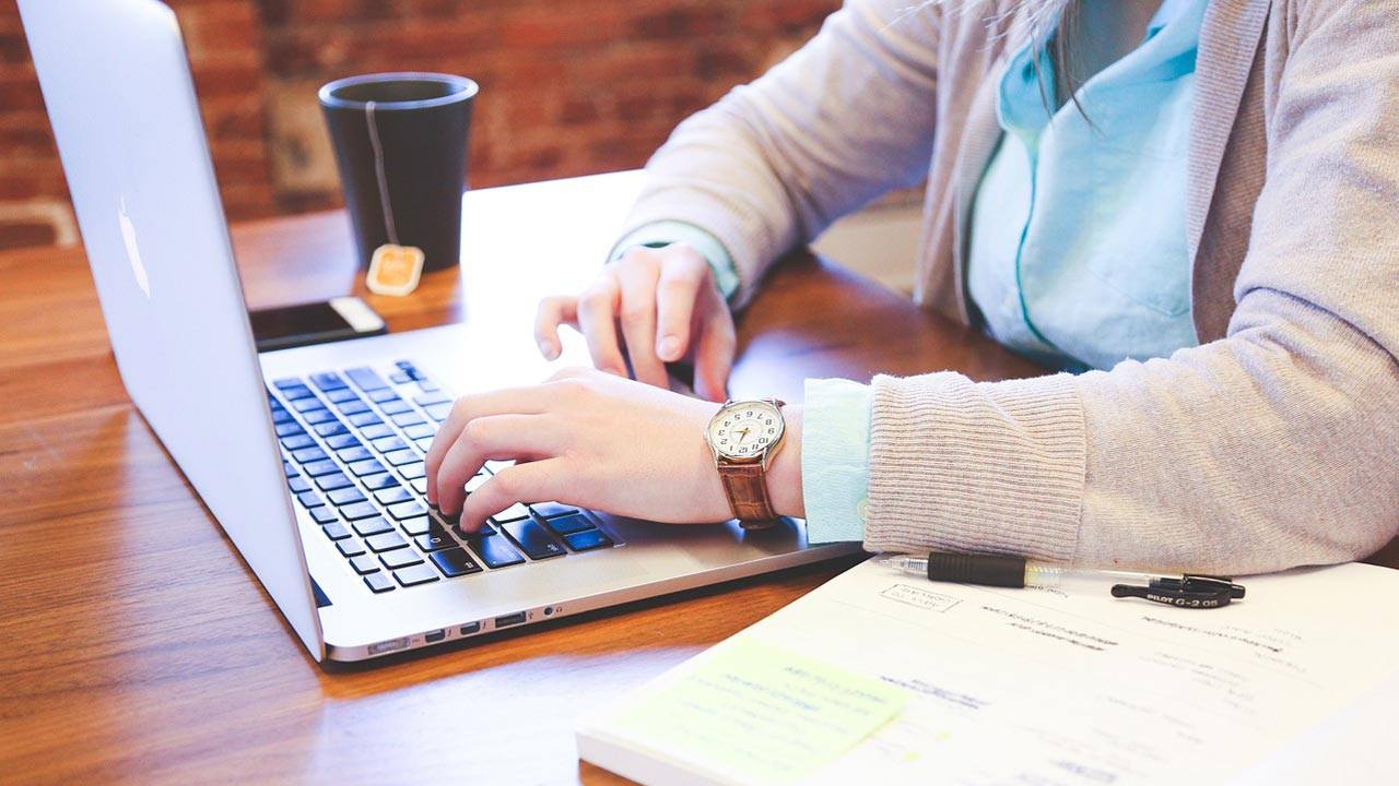 Top 5 Reasons to Hire a Virtual Assistant Top 5 Reasons to Hire a Virtual Assistant